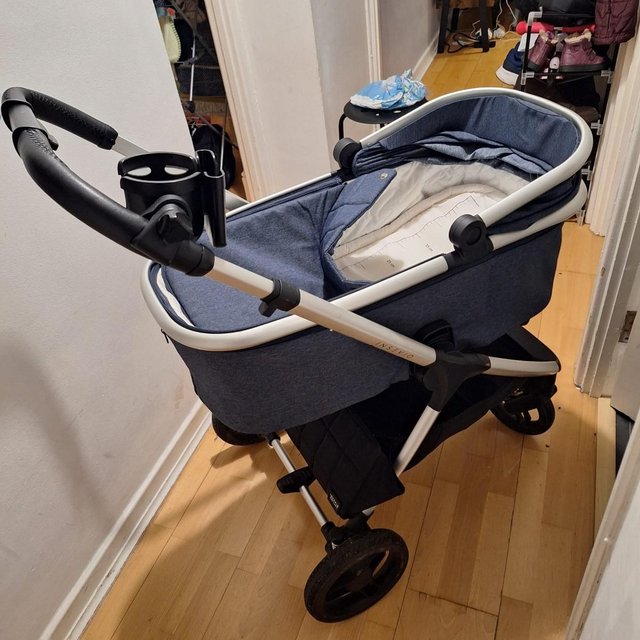 Preview of the first image of Insevio Dolphin 3-in-1 Travel System.