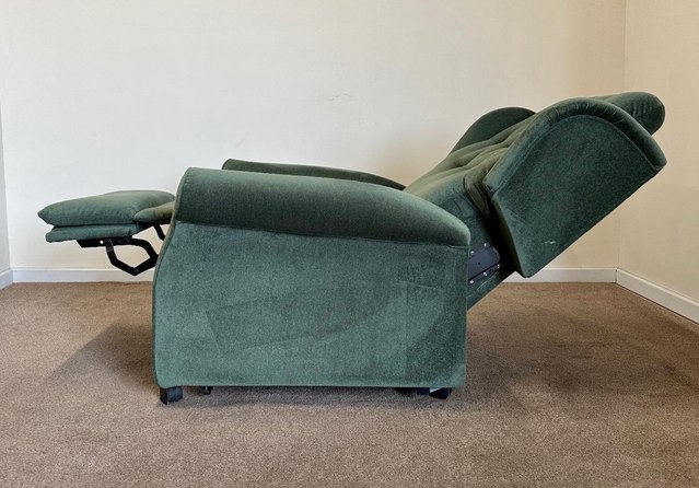 Image 11 of WILLOWBROOK ELECTRIC RISER RECLINER CHAIR GREEN CAN DELIVER