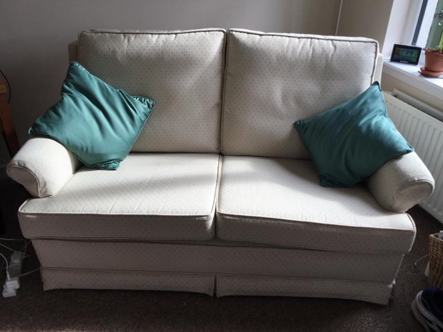 Preview of the first image of Small 2 seater settee in good condition.
