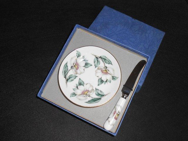 Preview of the first image of Vintage Fine Bone China: small butter plate & matching knife.