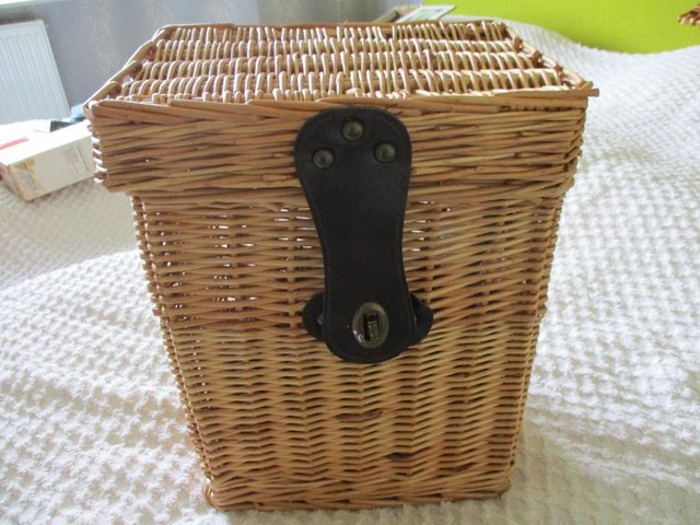 Preview of the first image of Wicker hamper – also suitable for bottles.