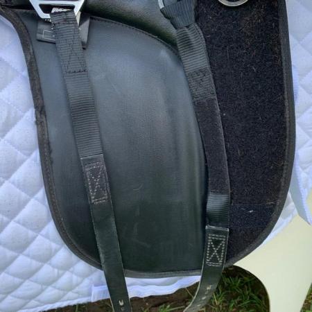 Image 11 of Thorowgood T4 17.5" Cob dressage saddle (S3160)