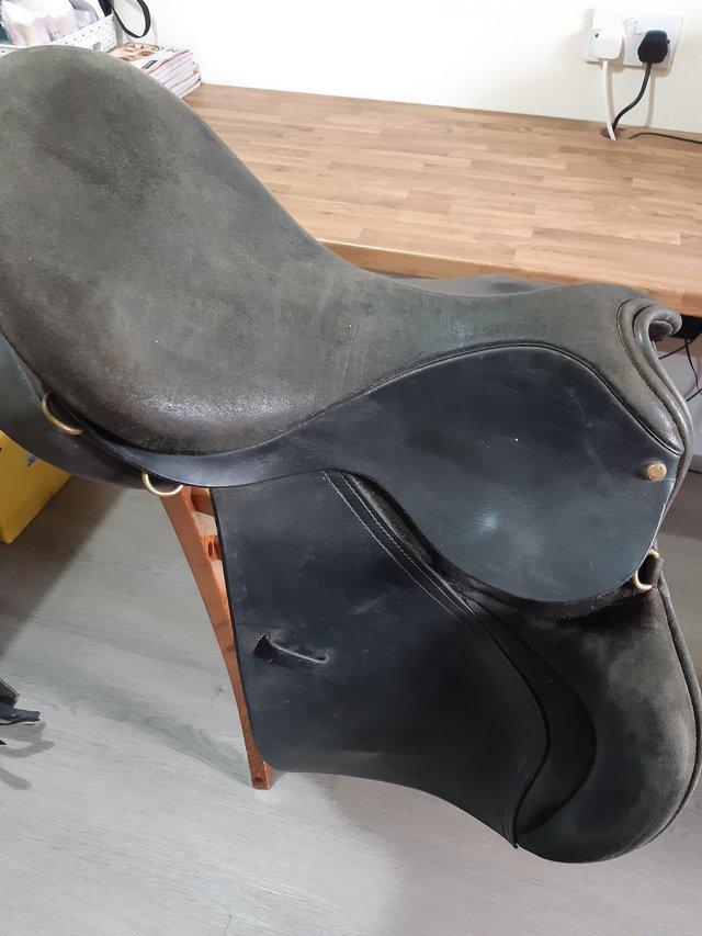Preview of the first image of 20 inch black saddle - unknown make.