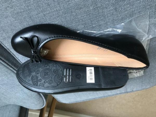 Image 1 of Black Size 6 Ladies court shoes