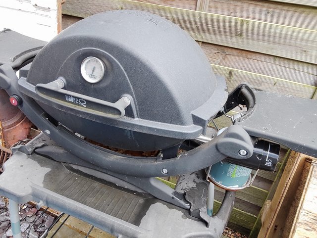 Preview of the first image of Weber Q100 BBQ and stand.