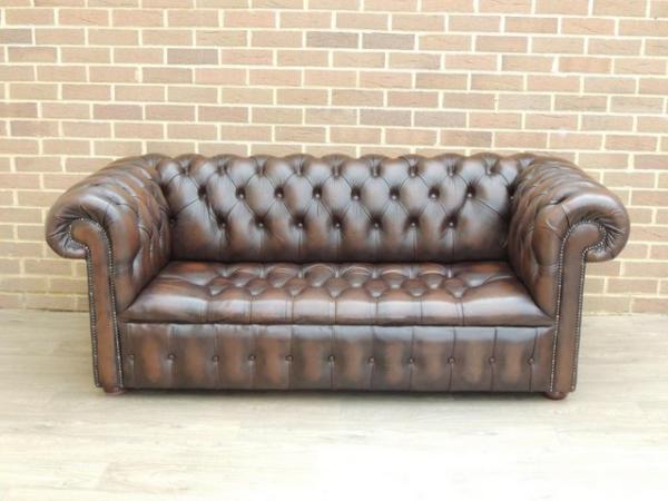 Image 2 of Chesterfield Fully Buttoned Sofa (UK Delivery)