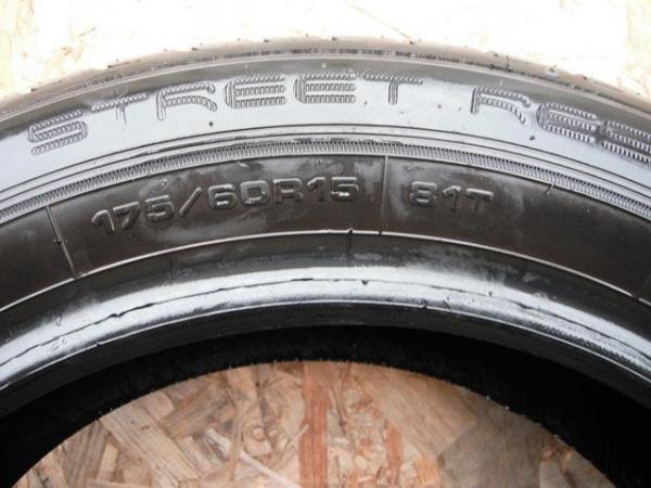 Image 3 of 2x Used matched tyres Premium Dunlop SR2, 175/60R15 81T, 4mm