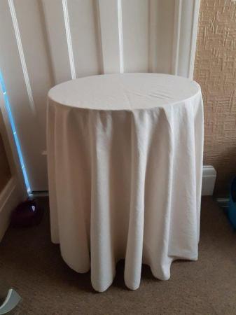 Image 1 of Round side/lamp table