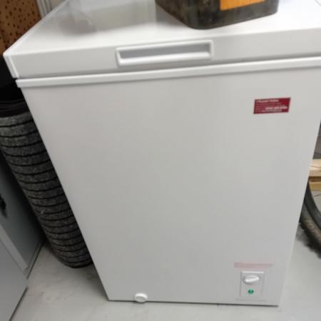 Image 2 of Chest freezer with inner basket