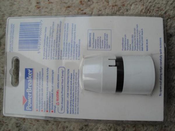 Image 1 of Autoswitch Lampholder for standard bayonet type bulbs