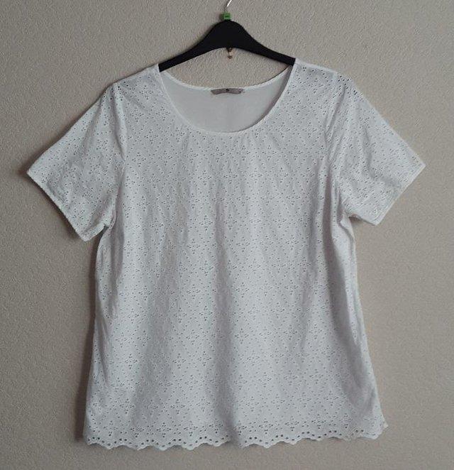 Preview of the first image of Pretty Ladies White Broderie Anglais Top - Size 18.