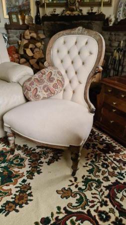 Image 1 of Vintage / Antique Cream Bedroom / Nursing Chair, Button Back