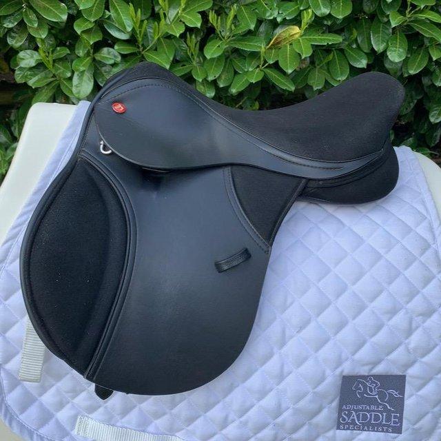 Preview of the first image of Thorowgood T4 15.5 inch Pony Club saddle.