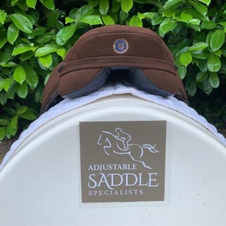 Image 12 of Thorowgood T4 16  inch Pony Club saddle