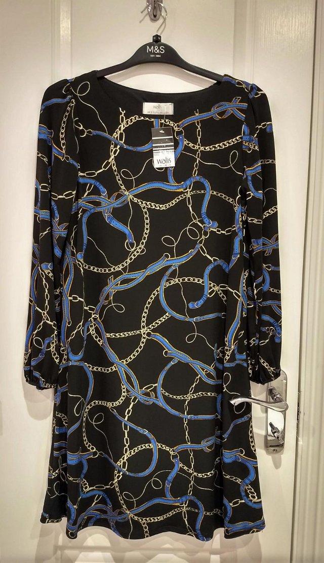 Preview of the first image of New with Tags Wallis Petite Black Chain Print Dress Size 8.