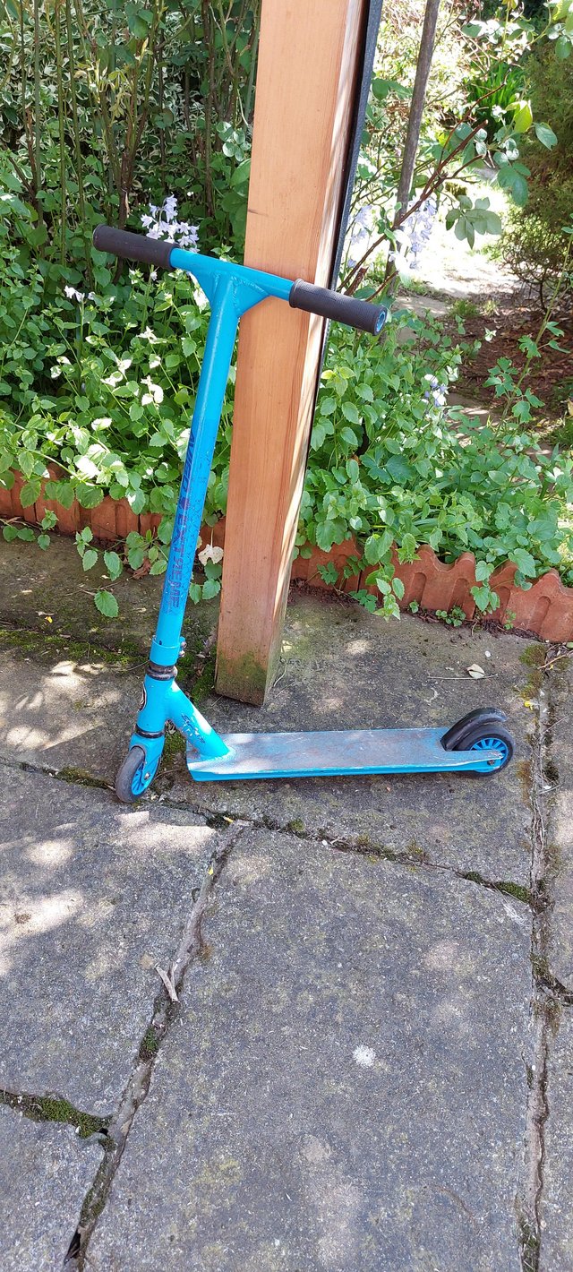 Preview of the first image of Avigo blue stunt scooter.