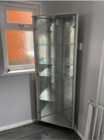 Image 1 of Beautiful corner display cabinet with working light