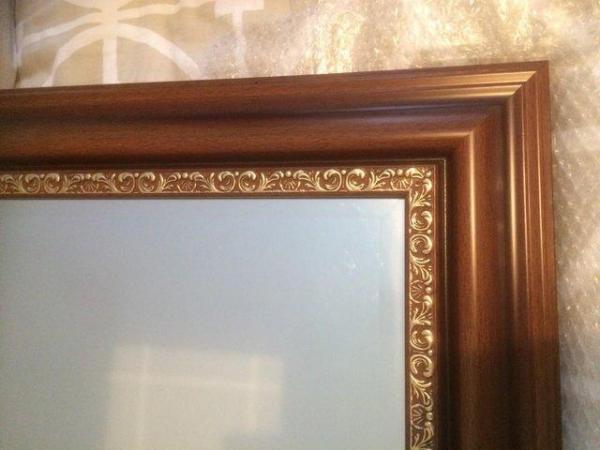 Image 2 of Quality Attractive Mirror with gold detail on frame