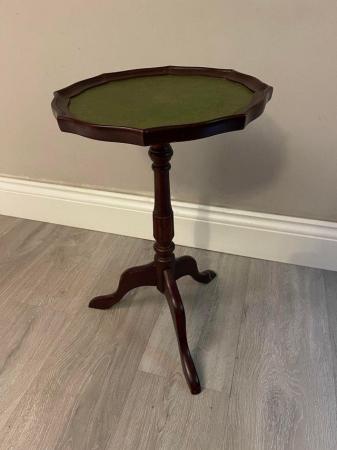 Image 1 of Antique style table in faux mahogany and leather