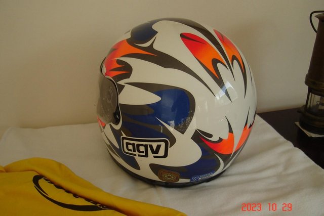 Preview of the first image of AVG MOTORCYCLE HELMET USED BUT IN GOOD CONDITION.