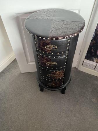 Image 2 of Moroccan style drawers in leather