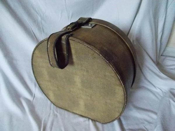 Image 4 of 1930s Hatbox, Vanity case fully lined, with key