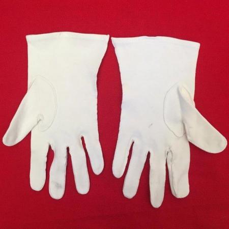 Image 2 of Pair of vintage white lightweight fabric gloves,small womens