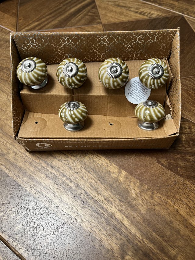 Preview of the first image of Drawer knobs ………………………...