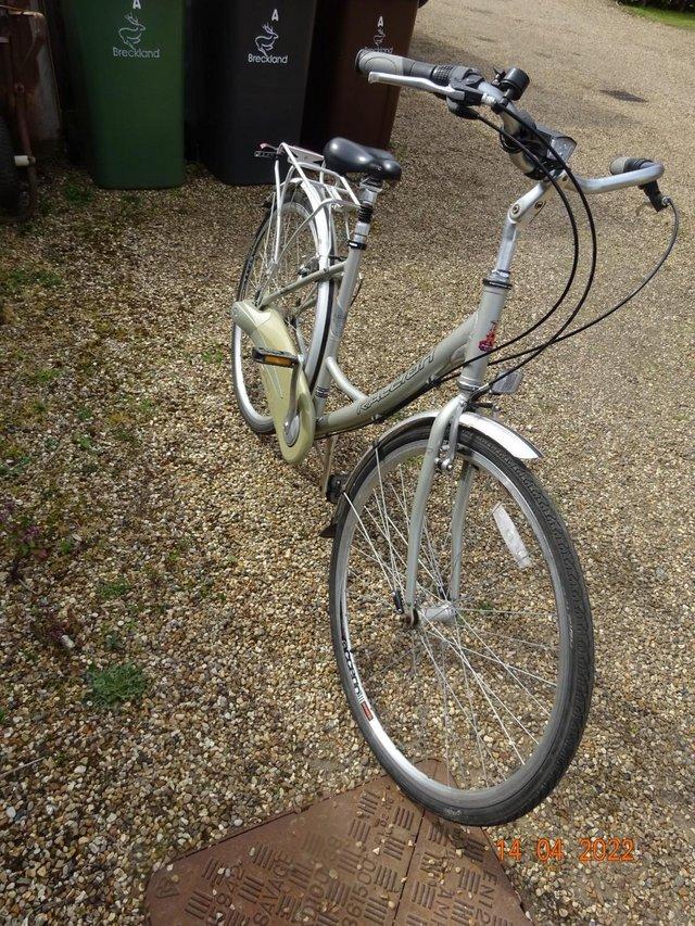 Ladies Raleigh Elegance bicycle - £60