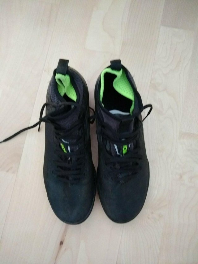 Preview of the first image of Kipsta universal football boots black 5.5.