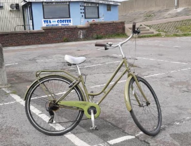 Modern Vintage / Dutch style bike - step over frame - £30