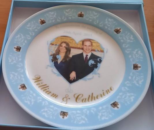 Image 3 of Porcelain Commemorative Plate William & Catherine Wedding