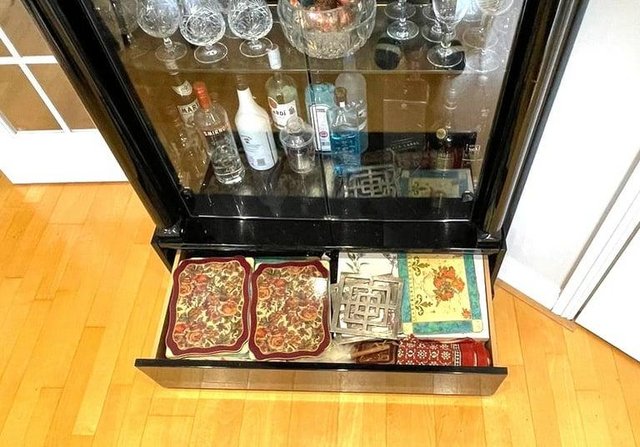 Image 2 of Kesterport Mahogany / Black Gloss Display & Drinks Cabinet