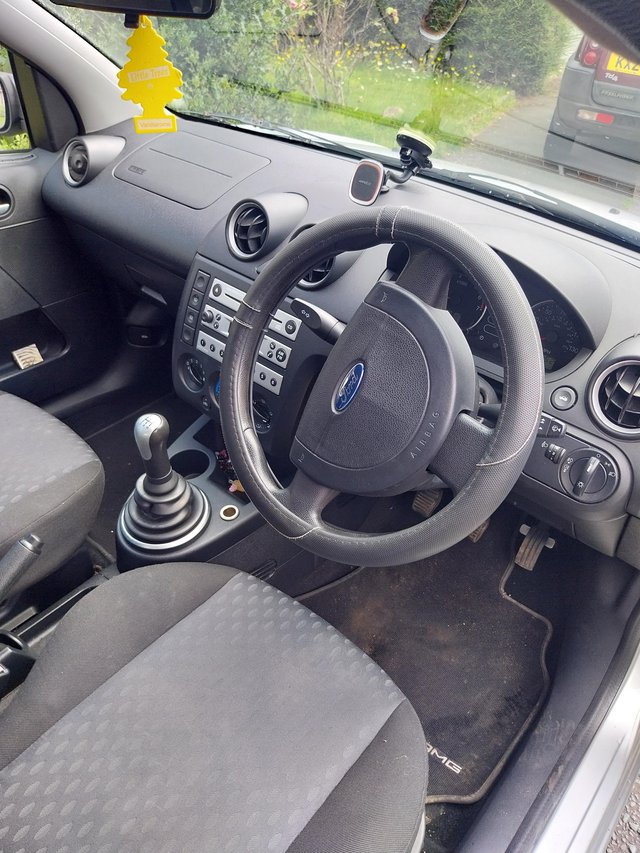 Preview of the first image of 2006 fiesta 1.4 zetec climate 81K (12months MOT).