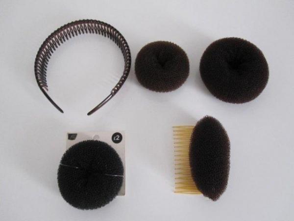 Image 2 of Teenage girls jewellery and hair accessories
