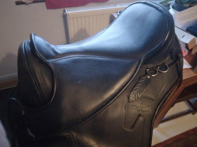 Preview of the first image of Barefoot cherokee treeless saddle.