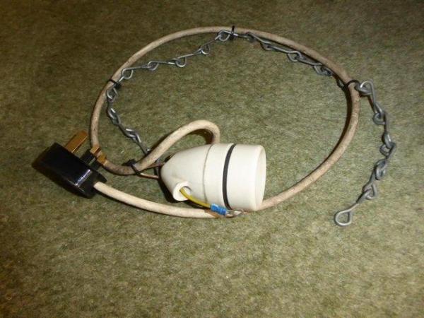Image 1 of CERAMIC BULBHOLDER WITH FLEX, PLUG & HANGING CHAIN