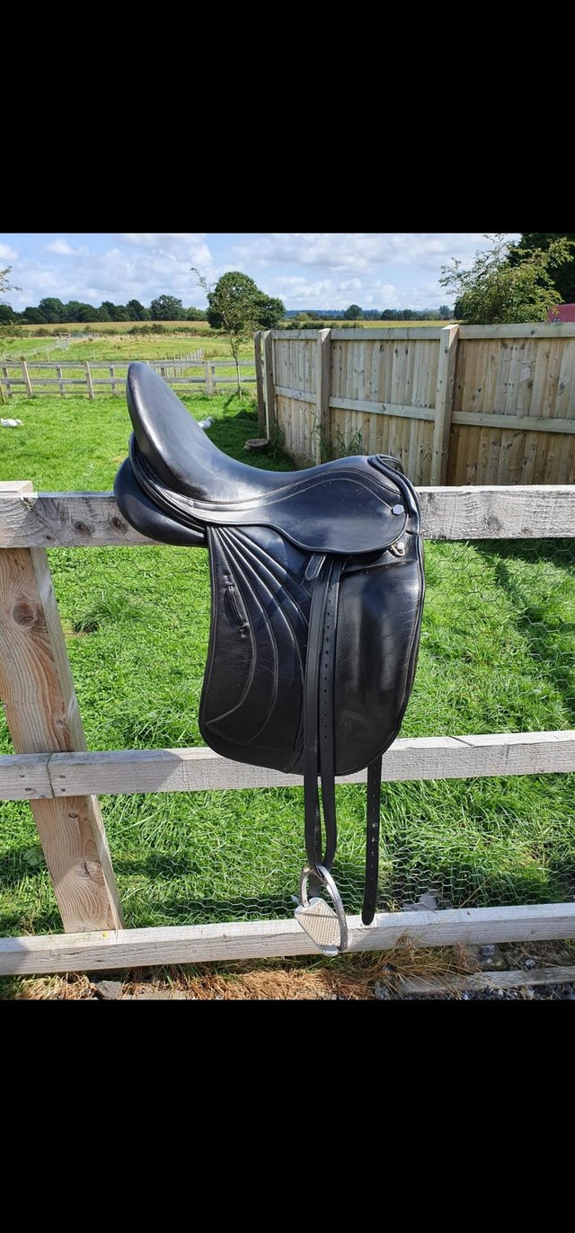 Preview of the first image of Albion 'Platinum' dressage saddle, 17.5" Medium Wide.