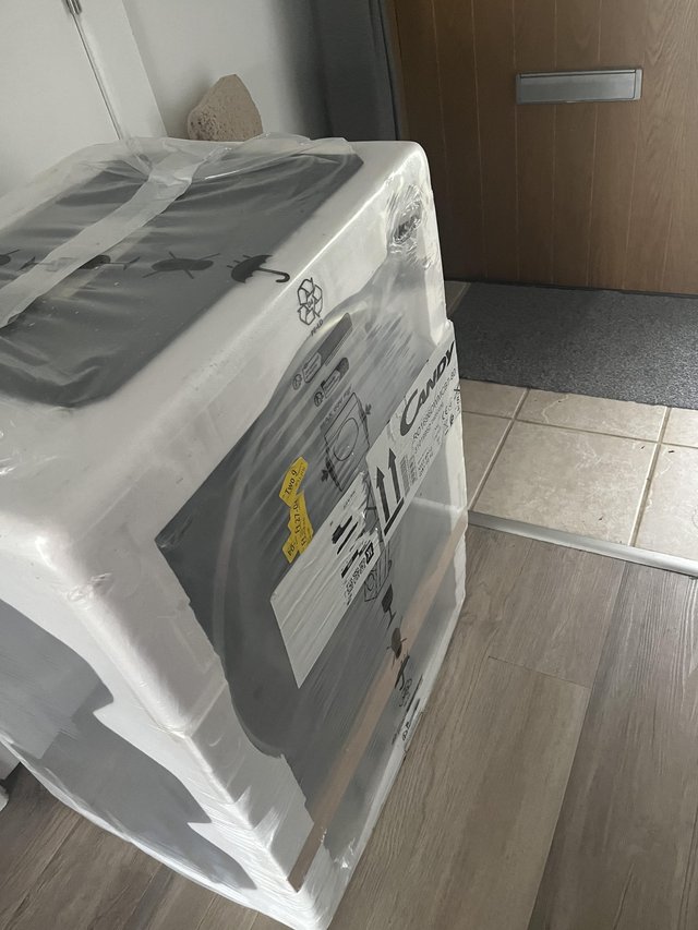 Preview of the first image of Candy washing machine 9kg brand new.