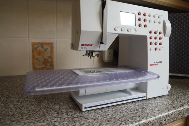 Image 2 of Bernina Activa 220 Sewing Machine