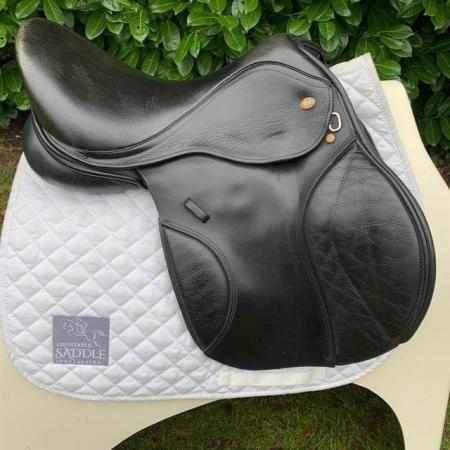 Image 12 of Kent & Masters 17” S-Series High Wither Compact saddle