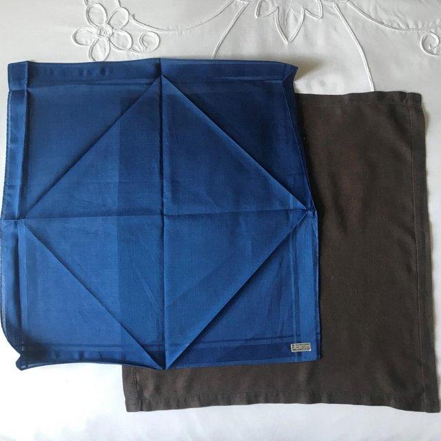 Preview of the first image of 2 men's handkerchiefs. Brown and navy blue (unused)..