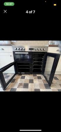 Image 3 of Electric range oven very good condition