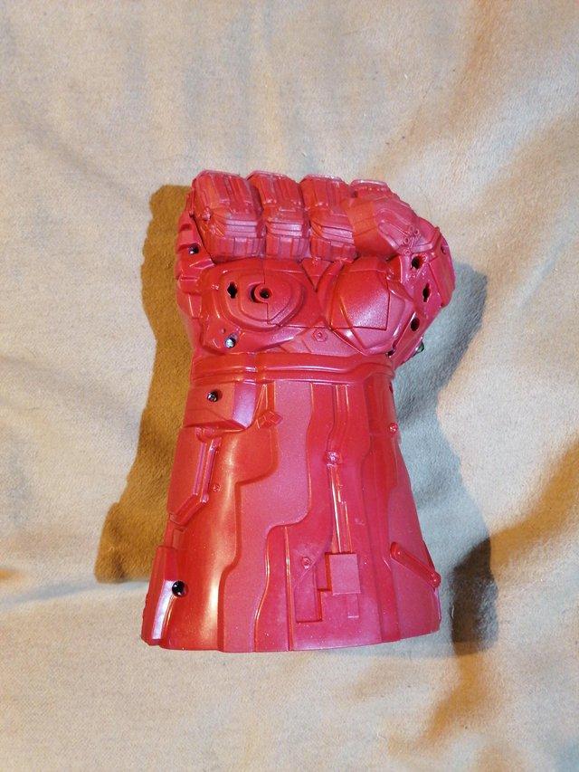 Preview of the first image of Marvel Avengers infinity gauntlet.