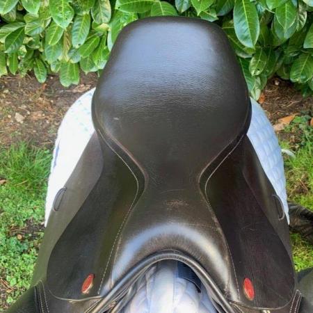 Image 25 of Kent & Masters 17.5 inch Cob saddle