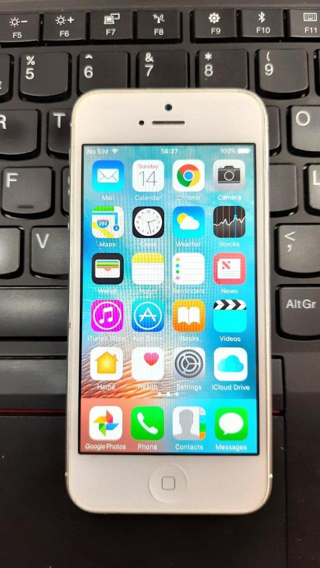 Preview of the first image of iPhone 5 White 64GB unlocked reset.