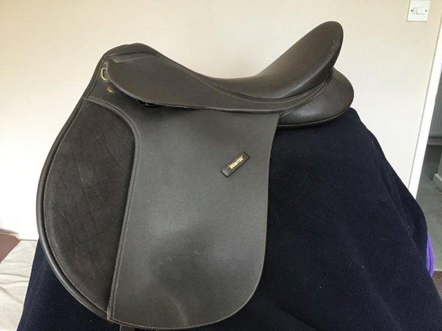 Preview of the first image of WINTEC 17.5 VSD Saddle, changeable gullet.