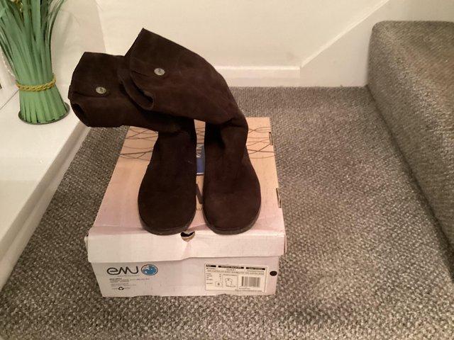 Preview of the first image of Genuine Australian EMU boots size 6 uk..