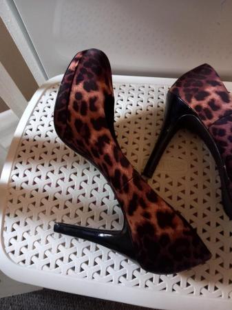 Image 3 of Ladies size 7 high heels like new