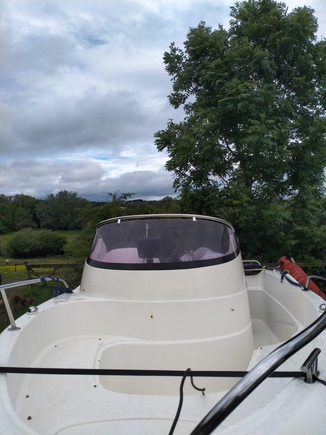 Preview of the first image of Seamark 550sc 18ft boat.